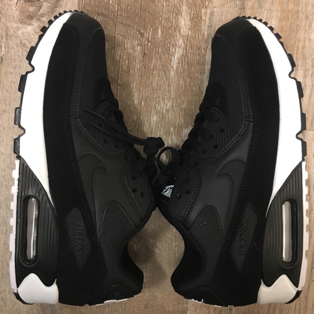 Nike Air Max 90 Essential Mens Size 10 Black White